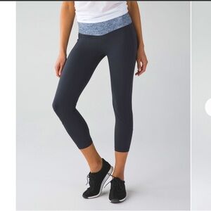 Women’s Lululemon All The Right Places Crop II Leggings size 10